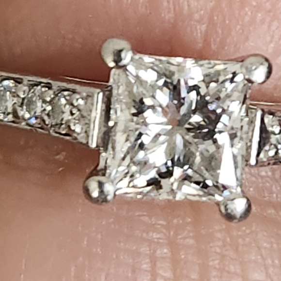 14k Gold Ring With VvS2 Natural Diamond - Picture 1 of 8